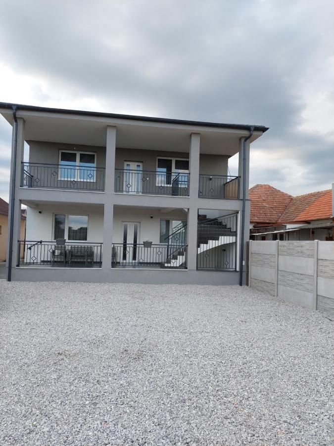 Apartmány Roland Velky Meder Exterior foto